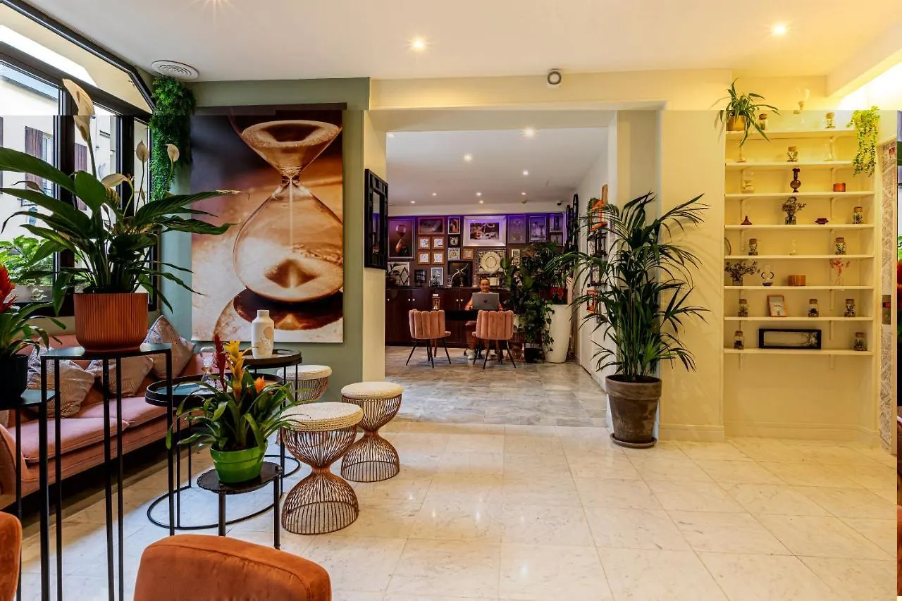 Hotel Ariane Montparnasse By Patrick Hayat Paris